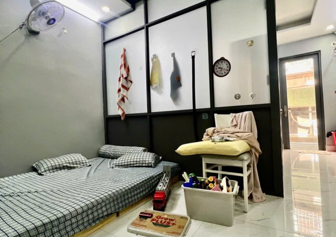 BÁN NHÀ  03 TẤM BTCT

 - KhU DÂN CƯ HIỆN HỮU, P13 , Quận 4

NGANG 4M CÓ 4 TỶ