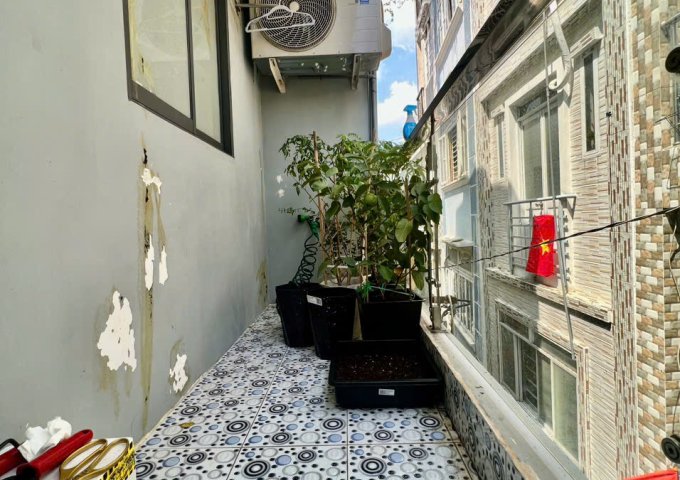 BÁN NHÀ  03 TẤM BTCT

 - KhU DÂN CƯ HIỆN HỮU, P13 , Quận 4

NGANG 4M CÓ 4 TỶ