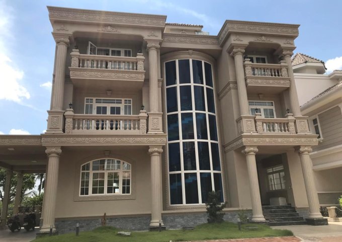 Siêu phẩm Biệt Thự Lâu Đài Chateau Phú Mỹ Hưng Quận 7 mặt sông diện tích 648m² 