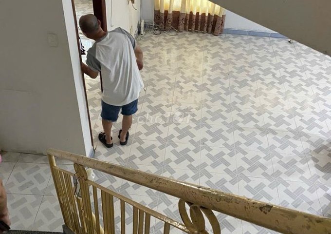 Cho thuê nhà nguyên căn mặt tiền đường Nguyễn Duy Dương, Phường 8, Quận 5.