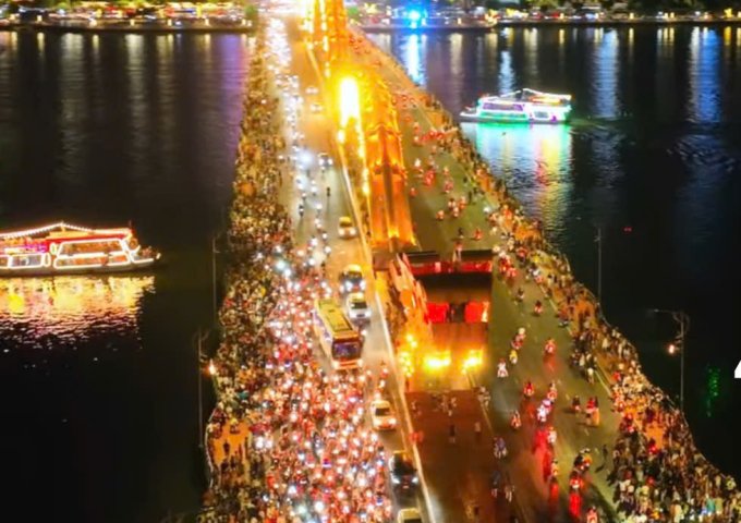 - Chính Chủ, Đất Phú Mỹ an FPT, đối diện dãy khu phức hợp căn hộ cao cấp, đường thông ra sông, đi bộ vài phút ra bãi tắm tân trà.