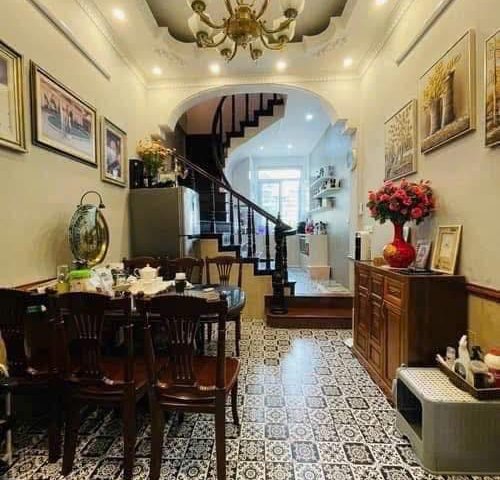 Cho thuê nhà riêng ngõ Phương Mai - Đống Đa 40m x 5T giá 15tr, ngõ ô tô, đầy đủ nội thất