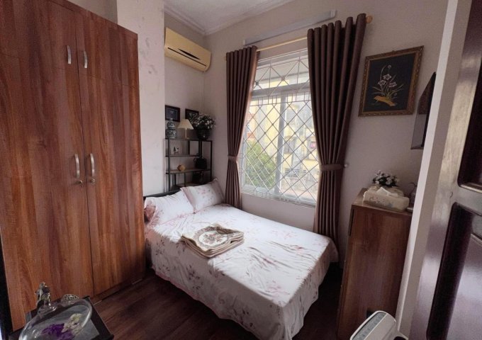 Cho thuê nhà riêng ngõ Phương Mai - Đống Đa 40m x 5T giá 15tr, ngõ ô tô, đầy đủ nội thất