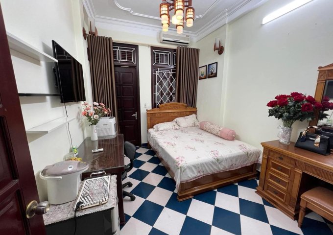 Cho thuê nhà riêng ngõ Phương Mai - Đống Đa 40m x 5T giá 15tr, ngõ ô tô, đầy đủ nội thất