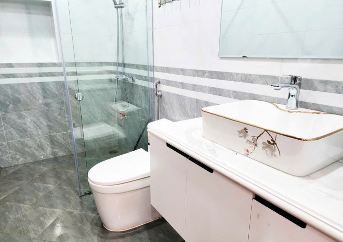 Bán nhà liền kề tại Nguyễn Thanh Bình, La Khê, Hà Đông, 19,5 tỷ, 50m2 . Kinh doanh đỉnh .