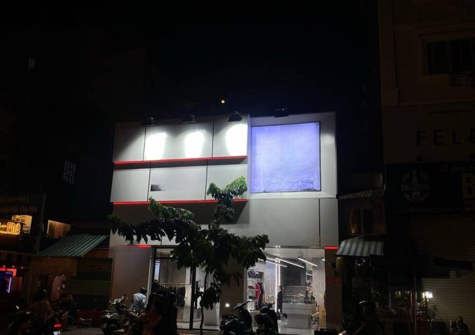 SANG SHOP MẶT TIỀN NGUYỄN TRÃI – NGUYÊN CĂN RỘNG 8M – VỊ TRÍ ĐẮẮẮC ĐỊA CHO THƯƠNG HIỆU THỜI TRANG!