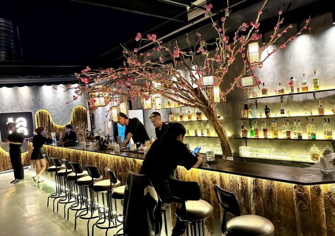 Cần sang nhượng Quán Rooftop Bar được đầu tư tâm huyết; đã hoạt động hơn 2 năm.