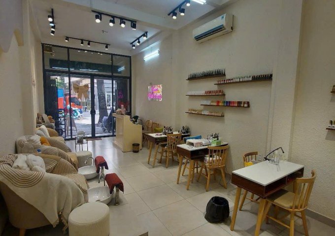 SANG NHƯỢNG TIỆM NAIL – GỘI – NỐI MI MẶT TIỀN Q3