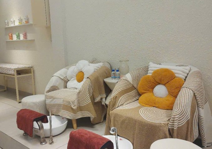 SANG NHƯỢNG TIỆM NAIL – GỘI – NỐI MI MẶT TIỀN Q3