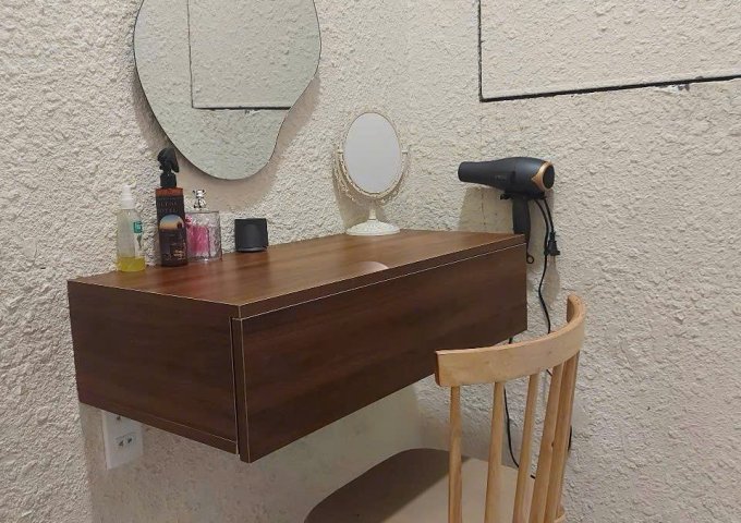 SANG NHƯỢNG TIỆM NAIL – GỘI – NỐI MI MẶT TIỀN Q3