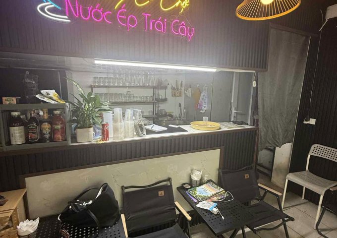 SANG NHƯỢNG QUÁN CÀ PHÊ ĐANG 