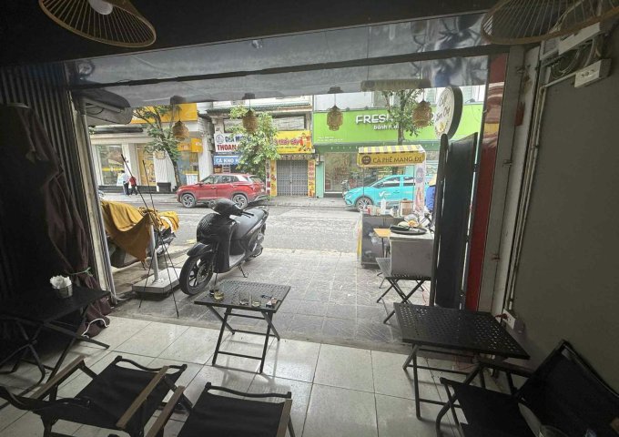 SANG NHƯỢNG QUÁN CÀ PHÊ ĐANG 