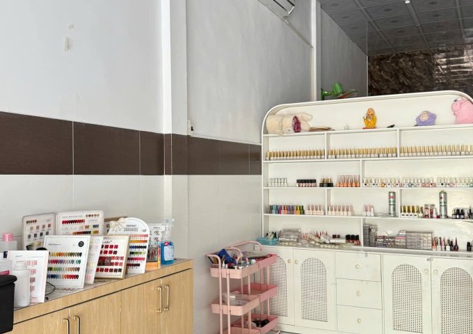 CHÍNH CHỦ CẦN SANG NHƯỢNG QUÁN NAIL- MI - GỘI TRUNG TÂM CHỢ THỦ THỪA