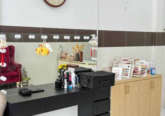 CHÍNH CHỦ CẦN SANG NHƯỢNG QUÁN NAIL- MI - GỘI TRUNG TÂM CHỢ THỦ THỪA