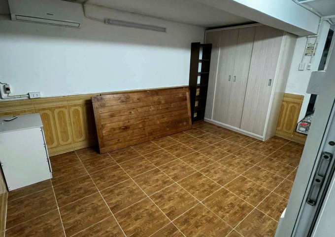 Chính chủ cho thuê nhà mặt tiền đường Đường Thành, Hoàn Kiếm, Hà Nội