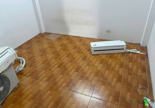 Cho thuê gấp căn nhà 3 tầng 1 tum, 38m2, tại ngõ Quỳnh, làng Quỳnh Lôi