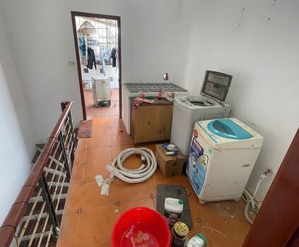 Cho thuê gấp căn nhà 3 tầng 1 tum, 38m2, tại ngõ Quỳnh, làng Quỳnh Lôi