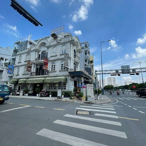 GORDON RESTAURANT góc 2 MT 454 456 Võ Văn Kiệt, Phường Cô Giang, Quận 1