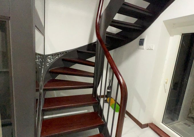 Cho thuê lâu dài nhà chất lượng cao để ở hoặc vừa ở vừa làm vp sạch sẽ tại số 35b ngõ 399 Âu Cơ, Tây Hồ