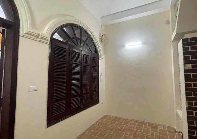 Cho thuê nhà gấp tại Lê Thanh Nghị Vị trí trung tâm, gần các trường ĐH Kinh Tế, ĐH Xây Dựng,..