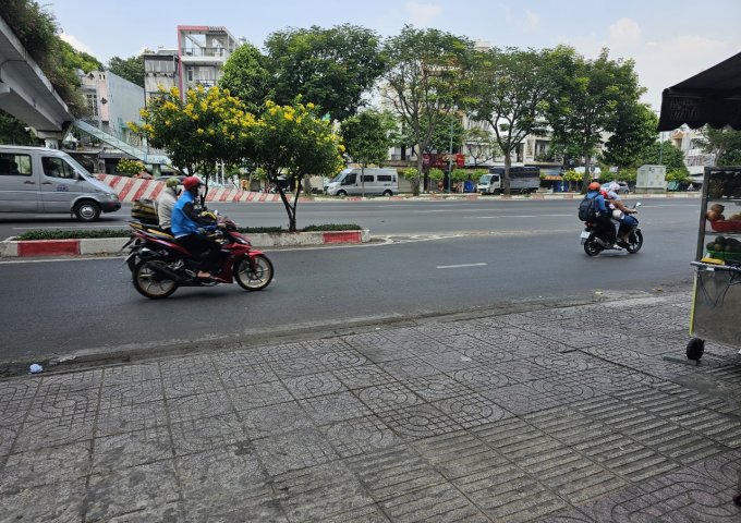 Bán Nhà 4 Tầng Mặt Tiền Phạm Văn Đồng - Phường 3 - Gò Vấp