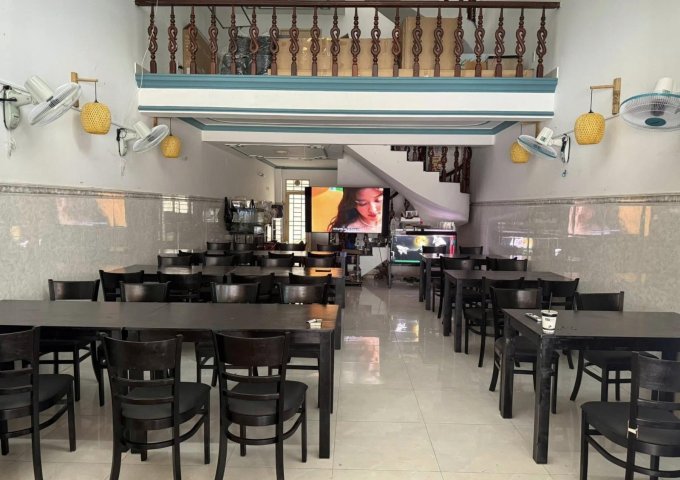 Do thiếu thốn nguồn nhân lực để vận hành và chủ còn nhiều việc khác nên quản lý không hết cần sang lại mặt bằng đắc địa