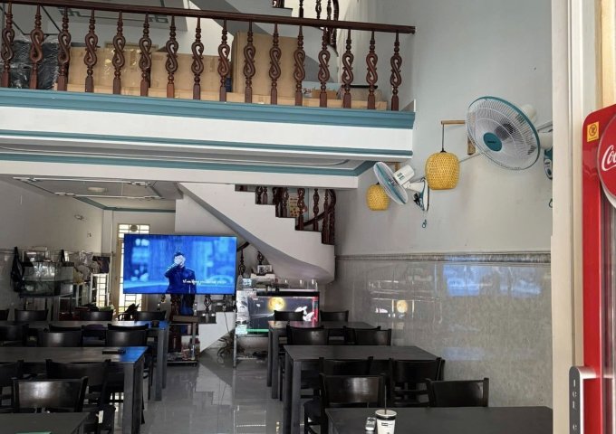 Do thiếu thốn nguồn nhân lực để vận hành và chủ còn nhiều việc khác nên quản lý không hết cần sang lại mặt bằng đắc địa