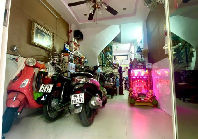 cần bán nhà gấp tại Quận 11 Địa chỉ: Hàn Hải Nguyên, Quận 11, tp HCM