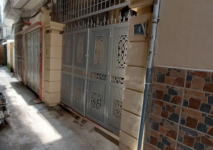 ► Cho thuê nhà 3,5 tầng số 4, hẻm 376/56/29 đường Bưởi, phường Vĩnh Phúc, Ba Đình, Hà Nội.