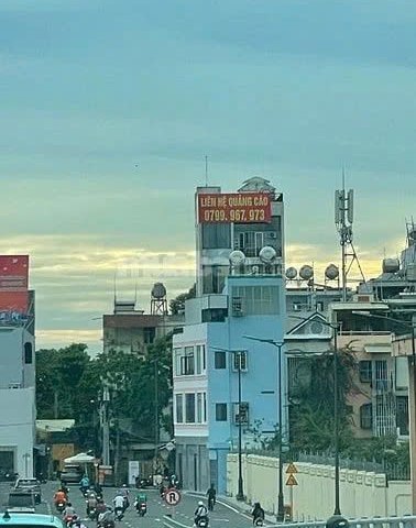 CHO THUÊ BIỂN QUẢNG CÁO NGOÀI TRỜI – VỊ TRÍ “VÀNG” NGAY GẦN NHÀ GA T3