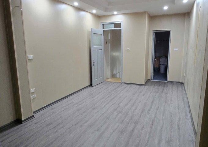 Cho thuê nhà mặt phố Vọng Hà - Hoàn Kiếm 35m x 5T, 4 PKK giá 20 triệu - ở và kinh doanh