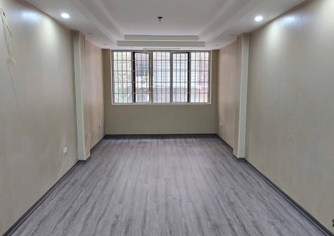 Cho thuê nhà mặt phố Vọng Hà - Hoàn Kiếm 35m x 5T, 4 PKK giá 20 triệu - ở và kinh doanh