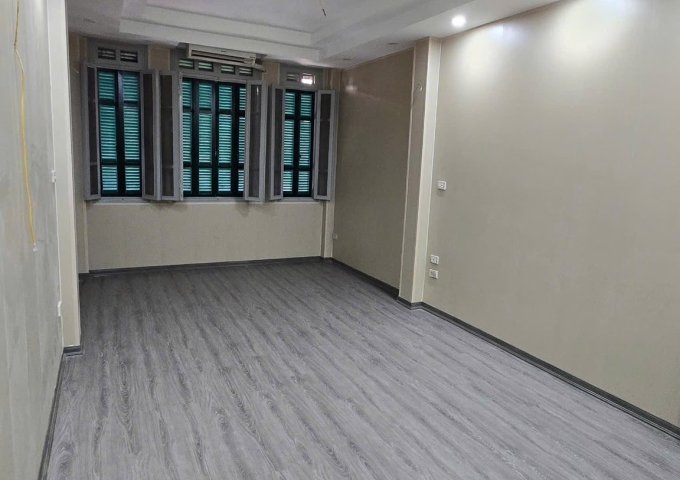 Cho thuê nhà mặt phố Vọng Hà - Hoàn Kiếm 35m x 5T, 4 PKK giá 20 triệu - ở và kinh doanh