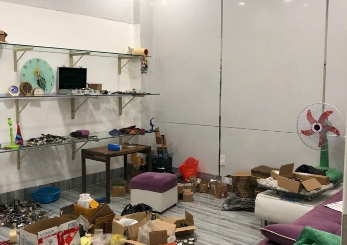 Cần bán gấp nhà 1 trệt 2 lầu thiết kế Tân Cổ Điện - Hiện đại.