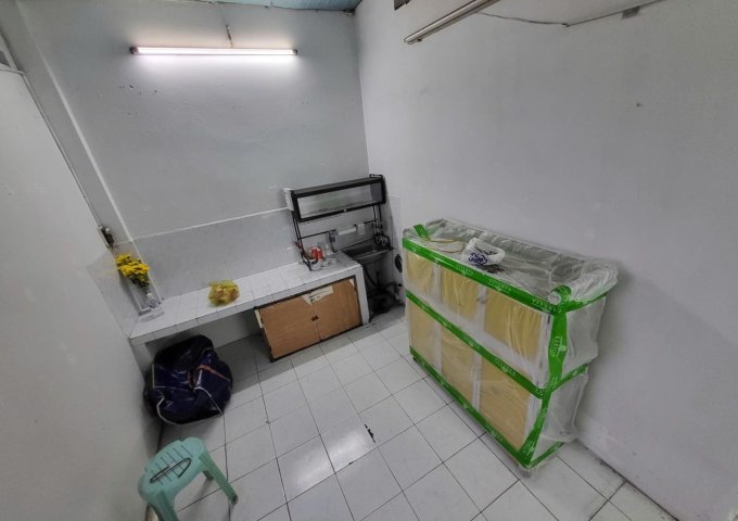 Cho thuê căn hộ chung cư mặt tiền đường Phạm Văn Đồng, gần Đại học Văn Lang