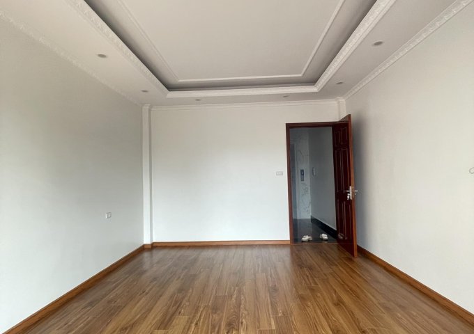 CHÍNHCHỦ BÁN NHÀ NGỌC HỒI – MỚI KÍNH KOONG – 6 TẦNG CÓ THANG MÁY – Ô TÔ NGỦ TRONG NHÀ