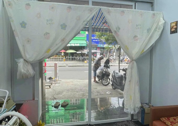 Cần sang lại tiệm nail gấp: Mặt bằng đường lớn Nguyễn Sơn