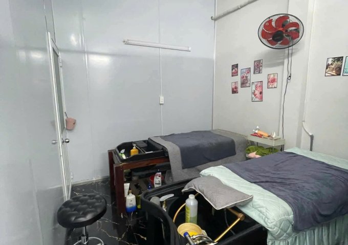 Cần sang lại tiệm nail gấp: Mặt bằng đường lớn Nguyễn Sơn