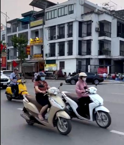 Cho thuê nhà 2 mặt tiền 26m góc 2 đường lớn 30m và 26m, đông đúc ngày đêm, view hồ đẹp, vỉa hè 7.5m