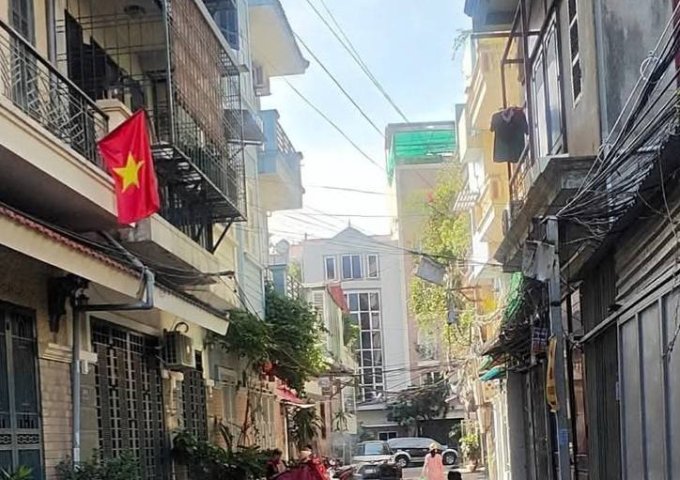 Nhà Nghi Tàm, Tây Hồ 51m, xây 5 tầng, mt 4.5m, giá 11.6 tỷ.