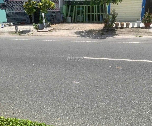 Gia đình tôi cần bán căn nhà tại Chợ Cầu Sấu, mặt đường Nguyễn Văn Cừ, Đặc khu Phú Quốc