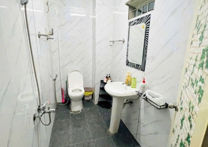 SANG NHƯỢNG TIỆM SPA MẶT TIỀN ĐƯỜNG LỚN BÌNH THẠNH - NHÀ MỚI ĐẸP, VÀO LÀ KINH DOANH NGAY