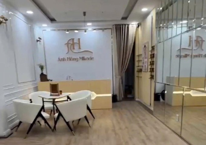 SANG NHƯỢNG TIỆM SPA MẶT TIỀN ĐƯỜNG LỚN BÌNH THẠNH - NHÀ MỚI ĐẸP, VÀO LÀ KINH DOANH NGAY
