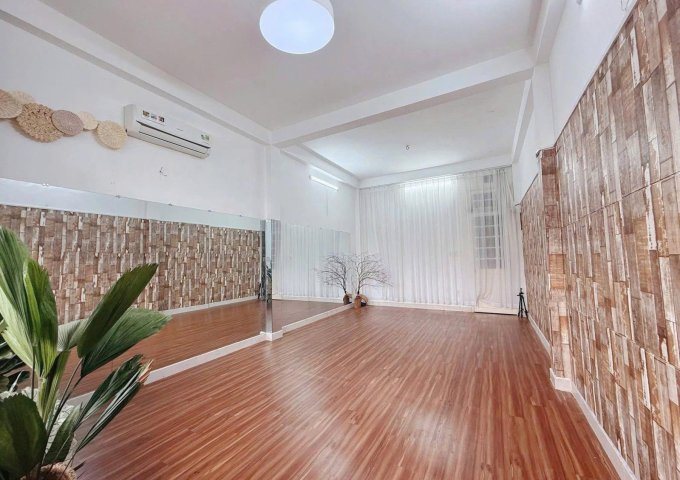 SANG NHƯỢNG TIỆM SPA MẶT TIỀN ĐƯỜNG LỚN BÌNH THẠNH - NHÀ MỚI ĐẸP, VÀO LÀ KINH DOANH NGAY