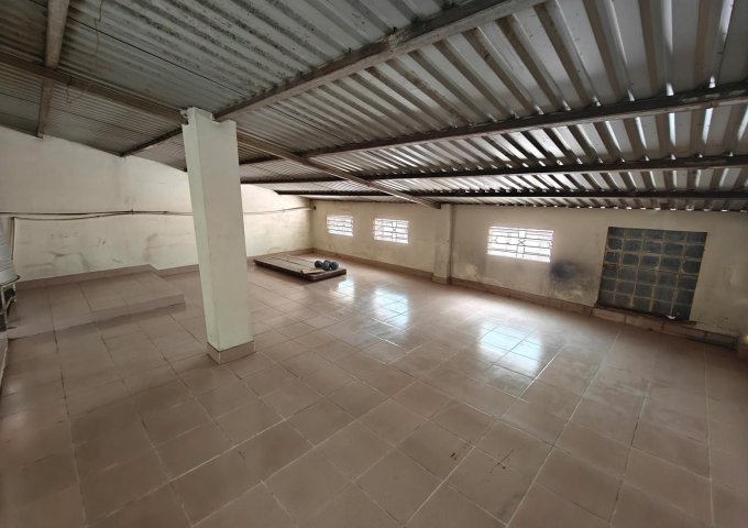 Cho thuê nhà riêng cực rộng, mặt tiền 7m, trung tâm Cầu Giấy. Tổng diện tích sử dụng 480m2