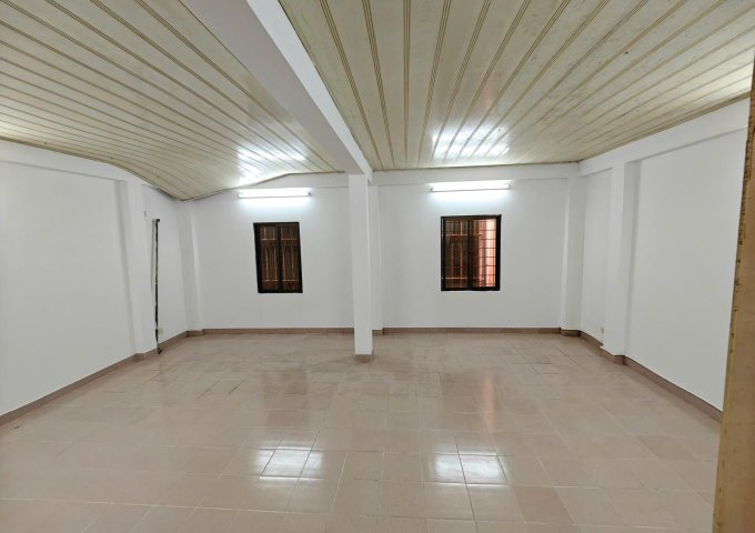 Cho thuê nhà riêng cực rộng, mặt tiền 7m, trung tâm Cầu Giấy. Tổng diện tích sử dụng 480m2