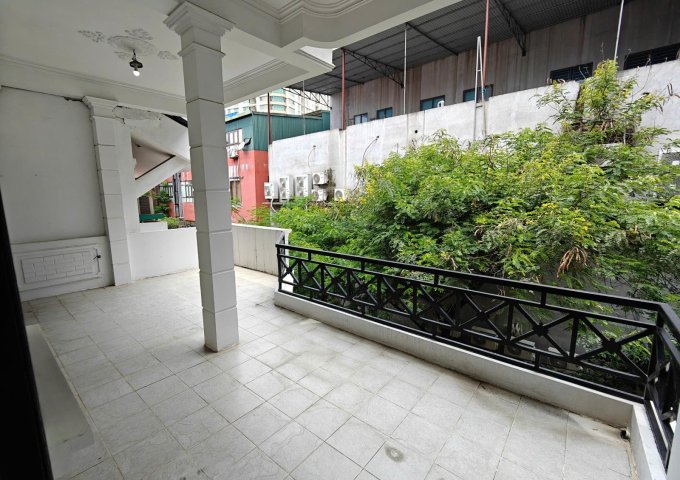 Cho thuê nhà riêng cực rộng, mặt tiền 7m, trung tâm Cầu Giấy. Tổng diện tích sử dụng 480m2