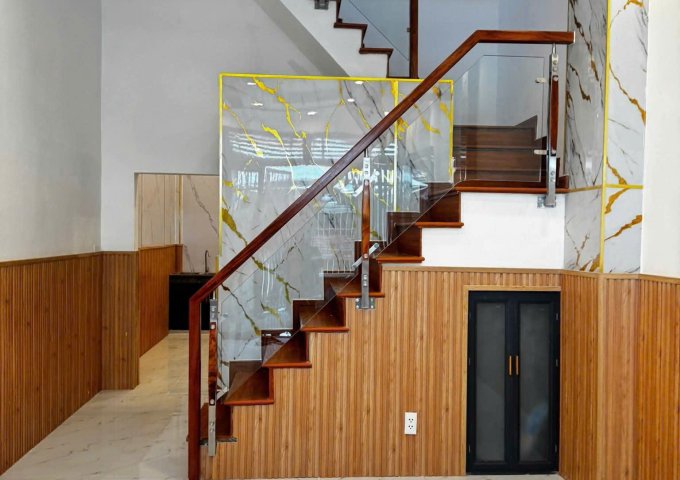 Nhà 3 tầng mới hẻm 78 Cao Lỗ P4Q8. Giá 5,2 tỷ TL