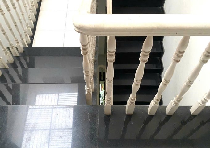 Cho Nữ thuê phòng trung tâm quận 3, Khu vực Trần Văn Đang - Hoàng Sa, Có giếng trời, nhà luôn mát mẻ.