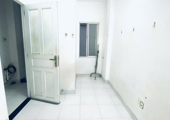 Cho Nữ thuê phòng trung tâm quận 3, Khu vực Trần Văn Đang - Hoàng Sa, Có giếng trời, nhà luôn mát mẻ.